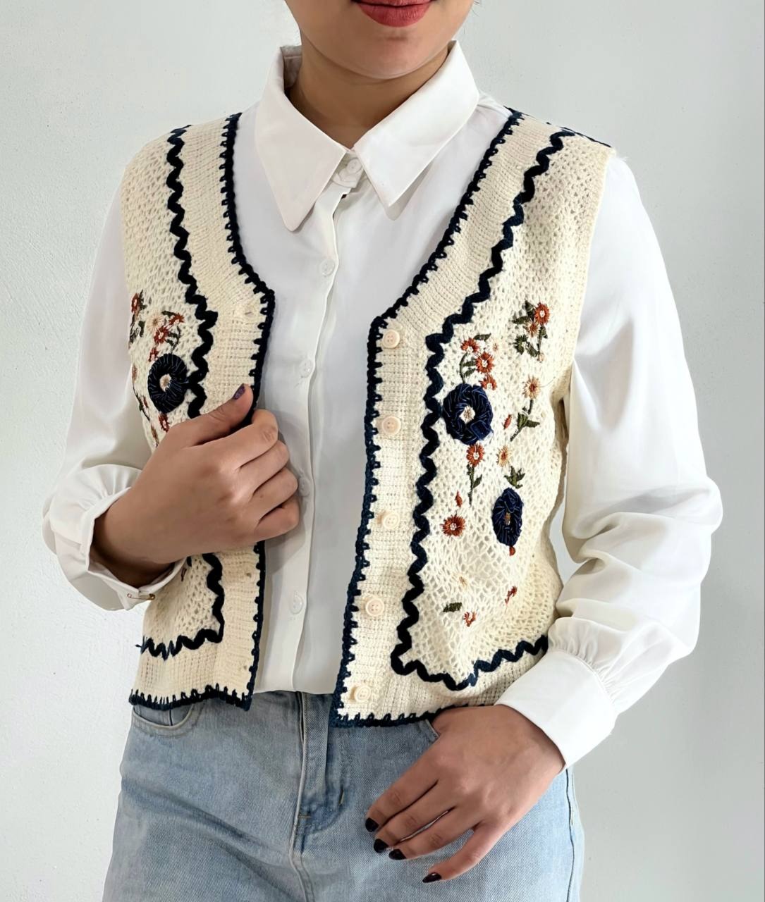 جلیقه تمام قلاب بافی گلدوزی شده کد 4861