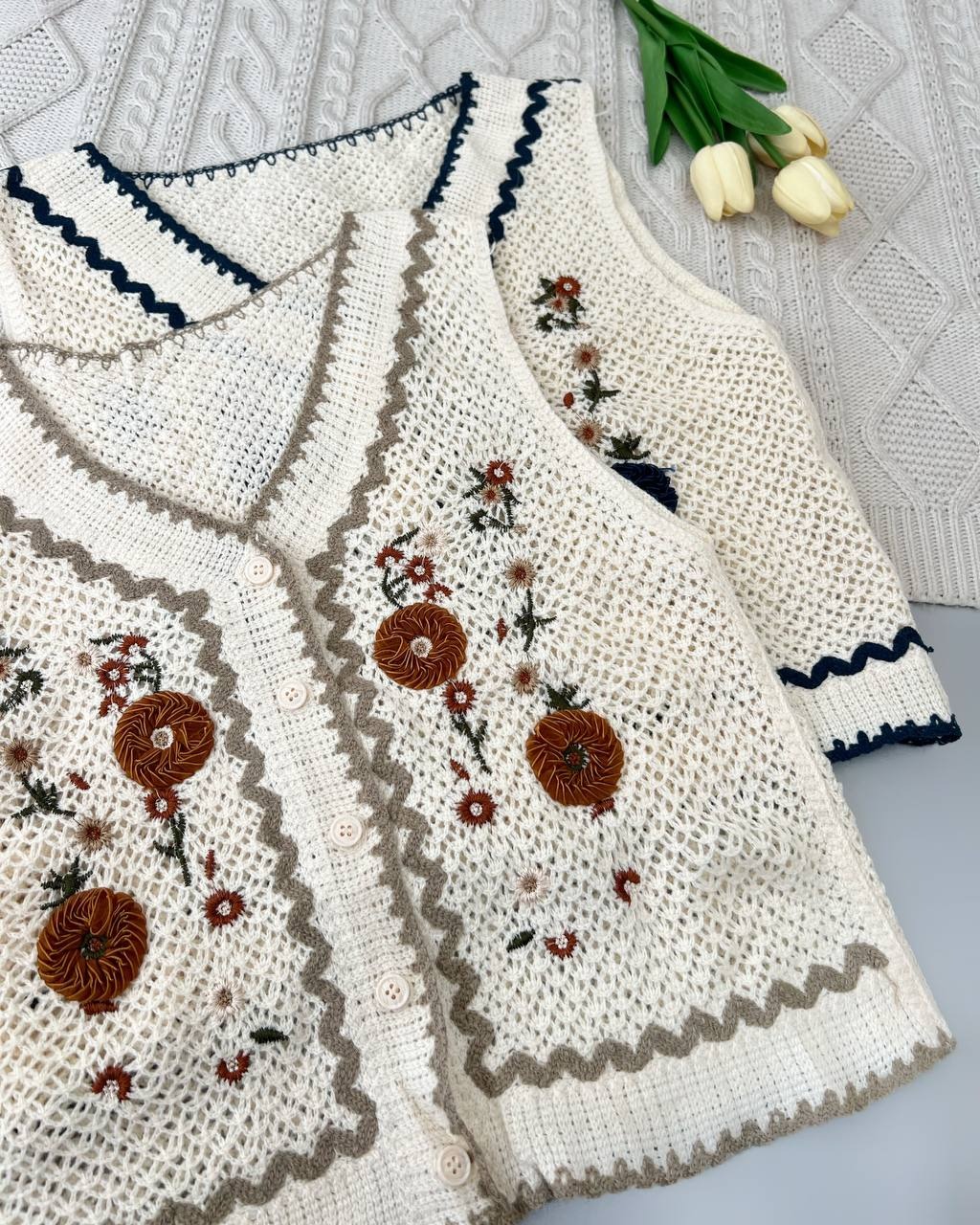 جلیقه تمام قلاب بافی گلدوزی شده کد 4861