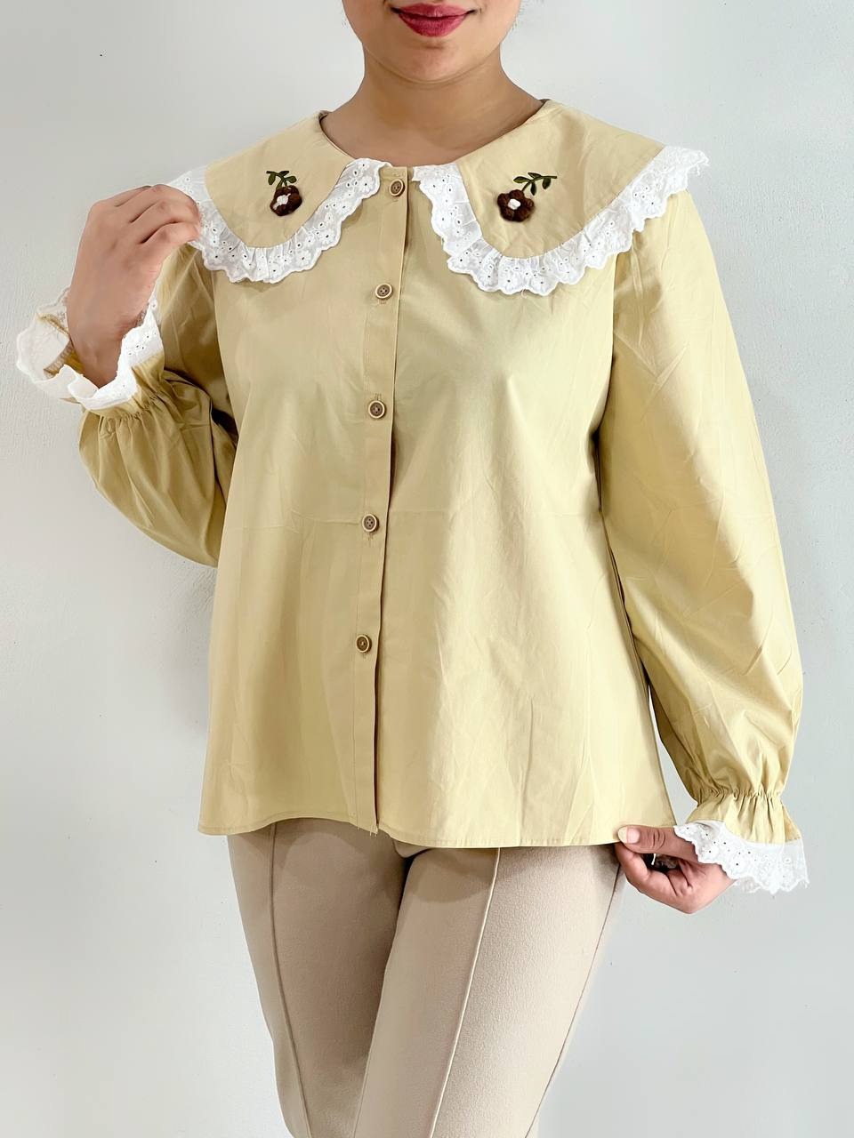 شومیز یقه ب ب نوار خامه دوزی کد 4862