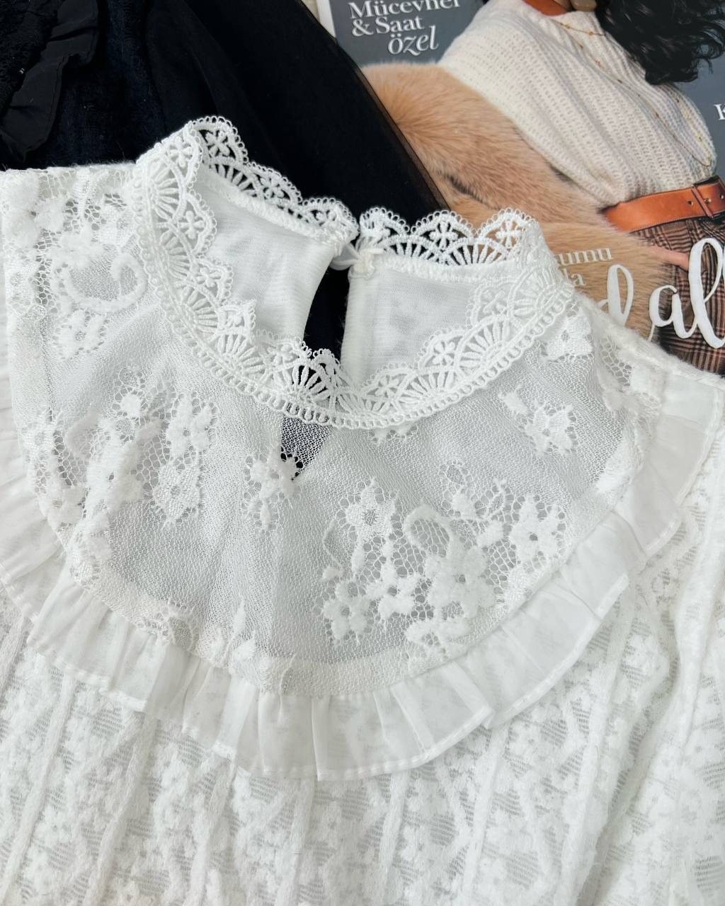 شومیز تمام دانتل آستردار کد 4880