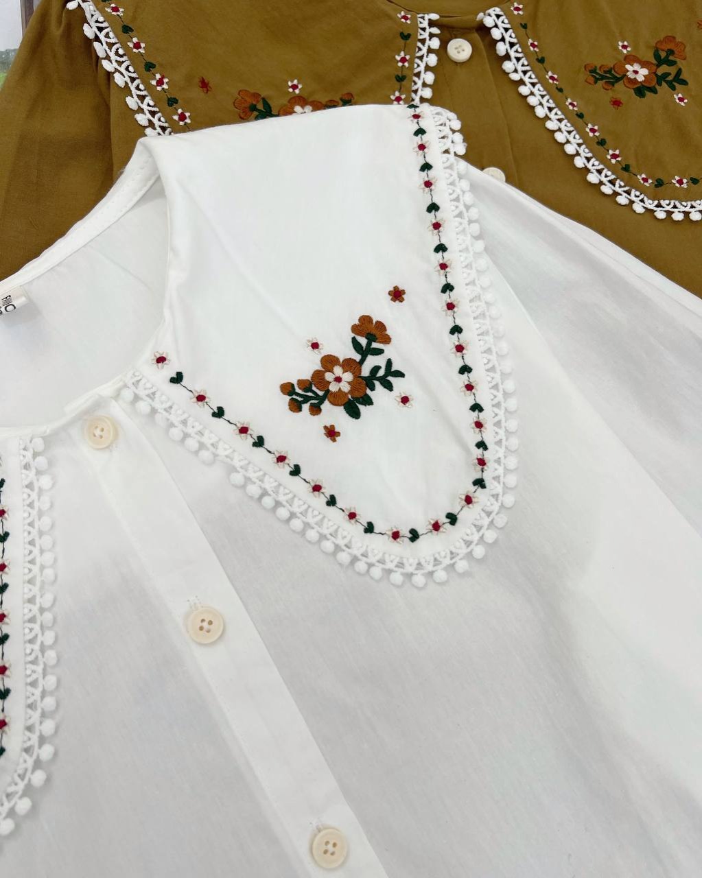 شومیز یقه گلدوزی جلو دکمه کد 4913