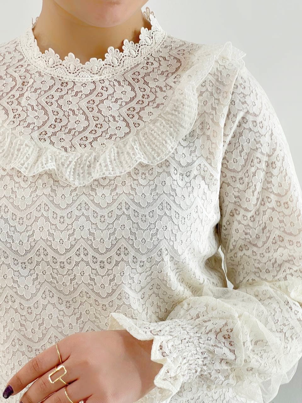 شومیز تمام دانتل آستردار کد 4924