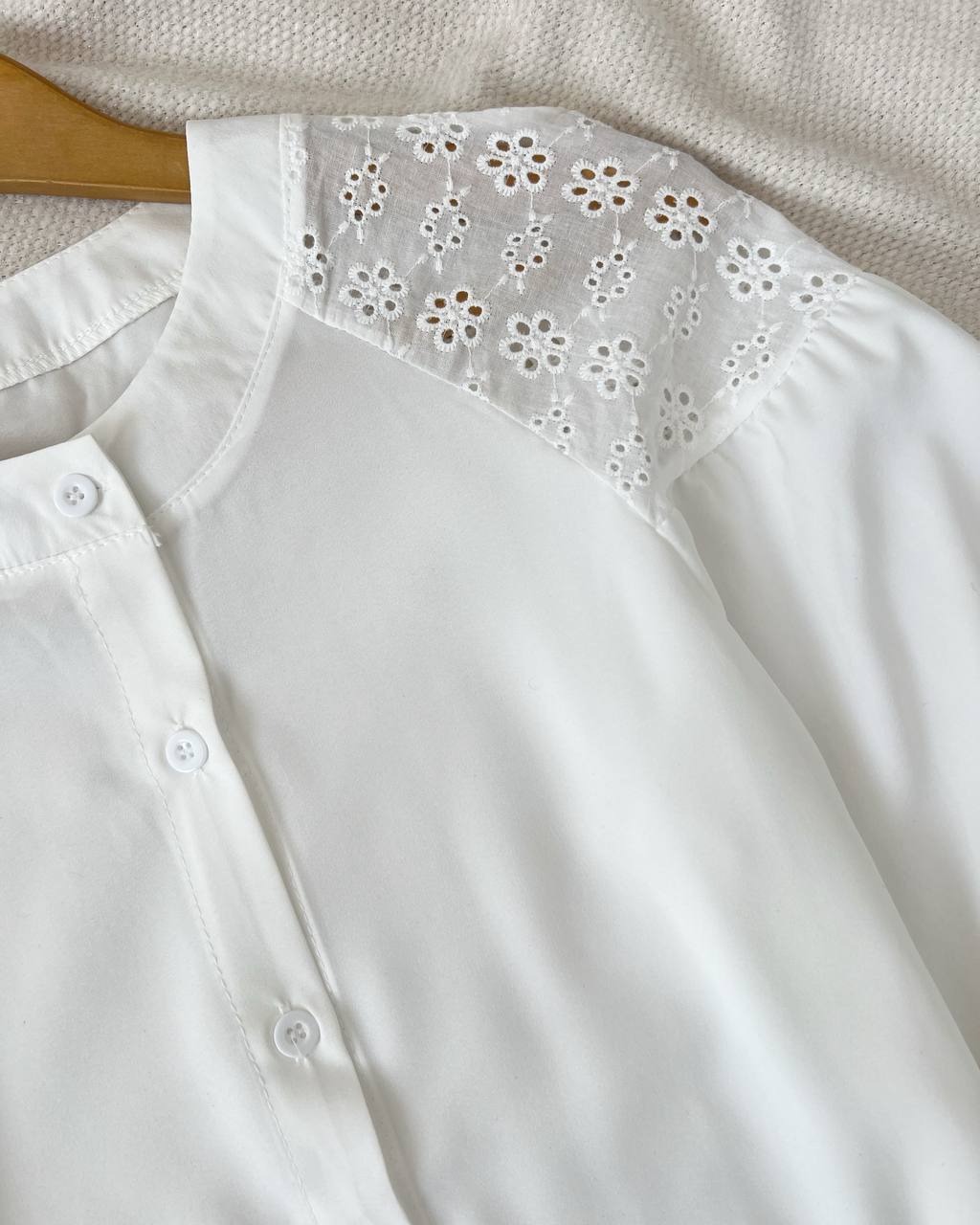 شومیز جلو دکمه سرشانه گلدوزی کد 5041