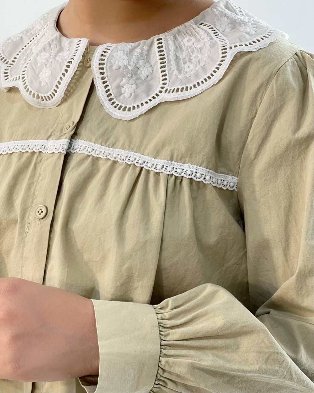 شومیز یقه ب ب سینه چین کد 5082