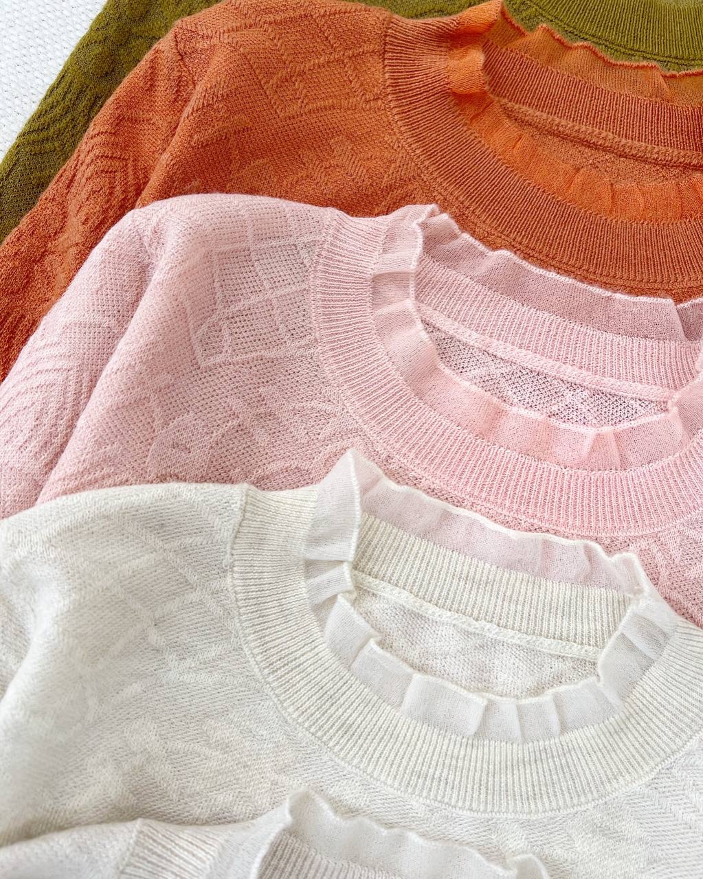 پلیور بافت طرح برجسته یقه و سرآستین چین کد5152