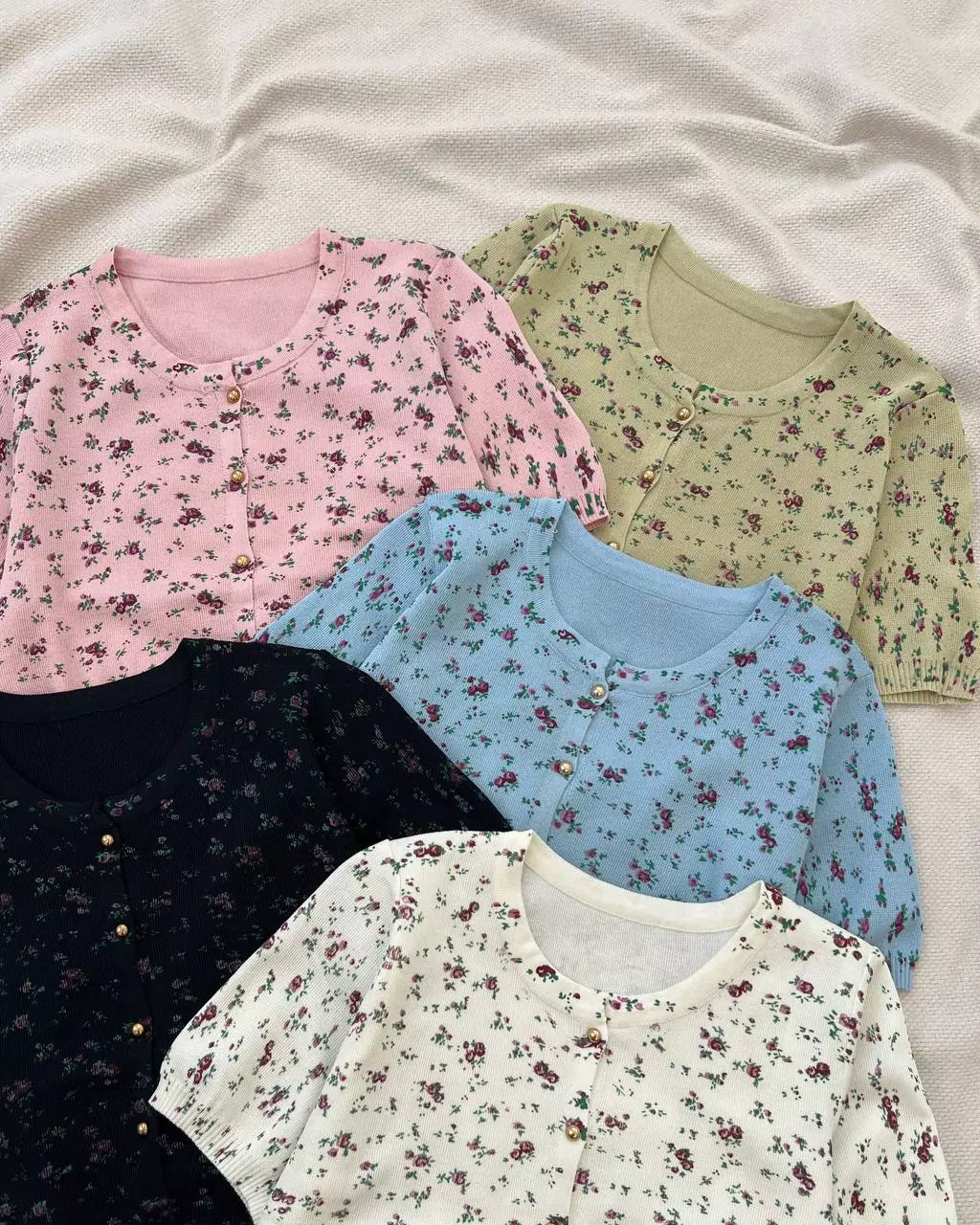 بلوز بافت جلو دکمه گل ریز کد 5382