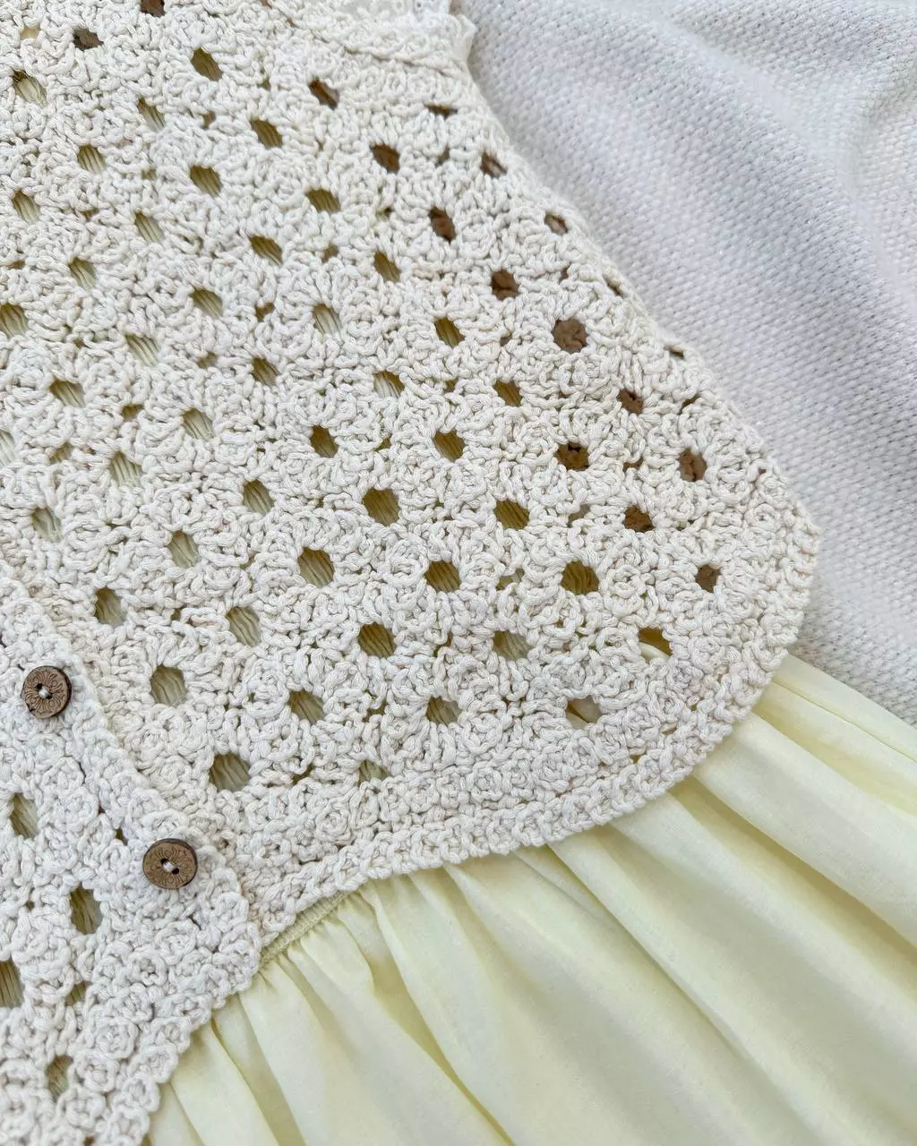 ست سارافن با رویی قلاب بافی کد 5407