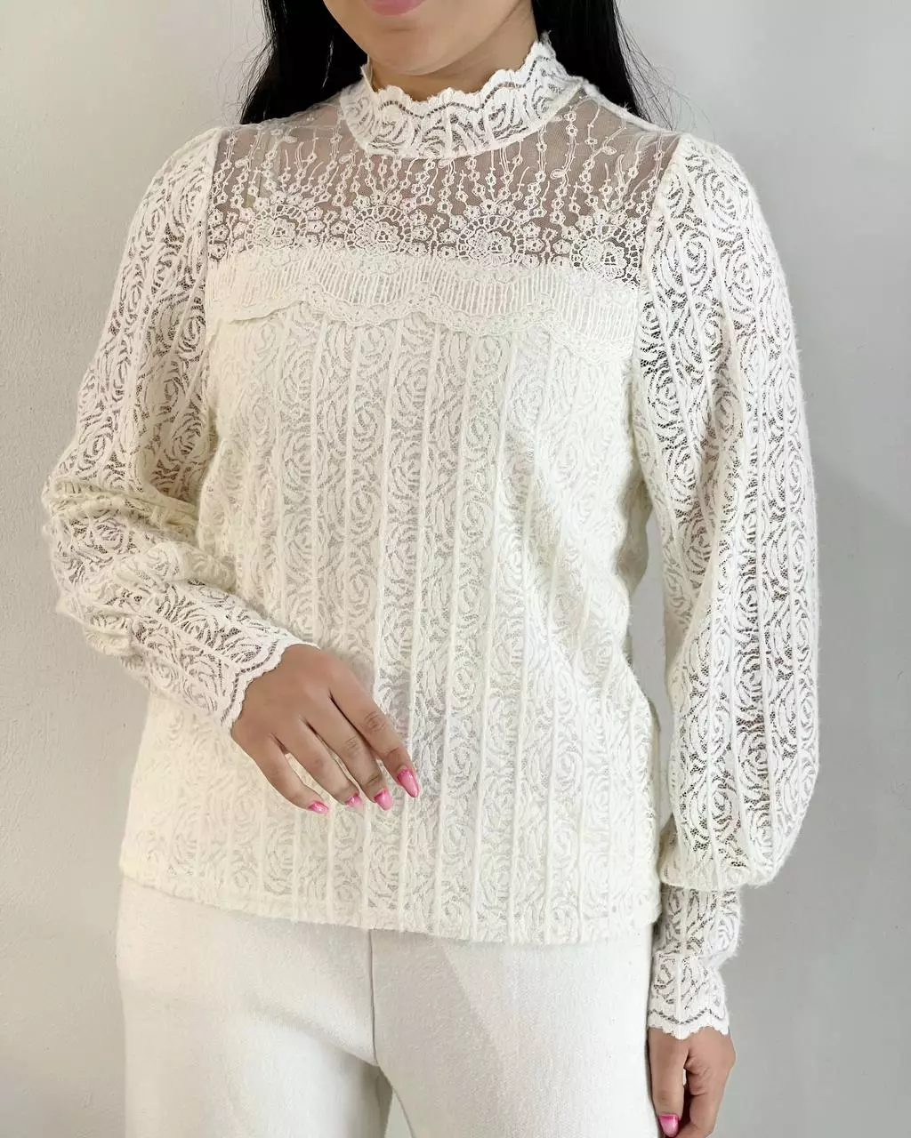 شومیز تمام دانتل کارشده طرح برجسته کد 5507