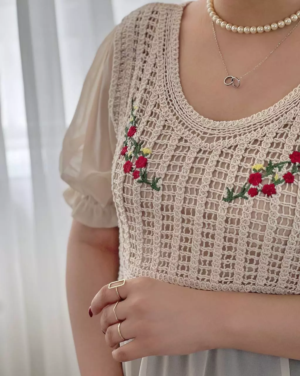 شومیز قلاب بافی استین کوتاه گلدوزی کد 5629